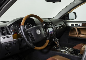 Подержанный автомобиль Volkswagen Touareg 2007 года (9 фото)