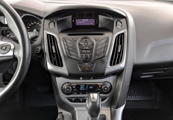 Подержанный автомобиль Ford Focus Hatchback 2012 года (17 фото)