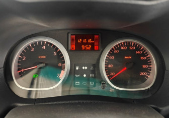 Подержанный автомобиль Renault Duster 2012 года (14 фото)