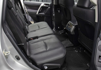 Подержанный автомобиль Toyota Land Cruiser Prado 2021 года (12 фото)