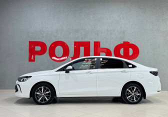 Подержанный автомобиль BAIC U5 Plus 2023 года (8 фото)