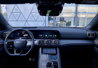 Подержанный автомобиль Jaecoo J8 2024 года (12 фото)
