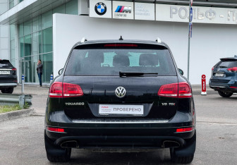 Подержанный автомобиль Volkswagen Touareg 2013 года (6 фото)
