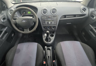 Подержанный автомобиль Ford Fusion 2011 года (9 фото)