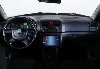 Подержанный автомобиль Skoda Fabia Hatchback 2012 года (13 фото)