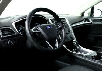 Подержанный автомобиль Ford Mondeo Sedan 2017 года (8 фото)