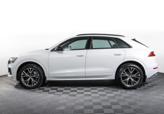 Подержанный автомобиль Audi Q8 2019 года (8 фото)