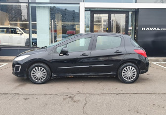 Подержанный автомобиль Peugeot 308 Hatchback 2013 года (8 фото)