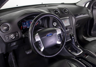 Подержанный автомобиль Ford Mondeo Liftback 2013 года (13 фото)