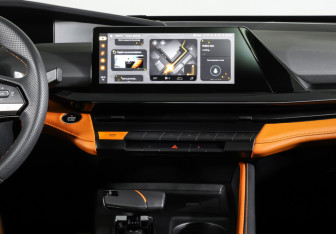 Подержанный автомобиль Changan UNI-V 2023 года (14 фото)