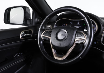 Подержанный автомобиль Jeep Grand Cherokee 2014 года (13 фото)