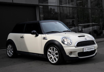 Подержанный автомобиль MINI Hatch 2008 года (3 фото)