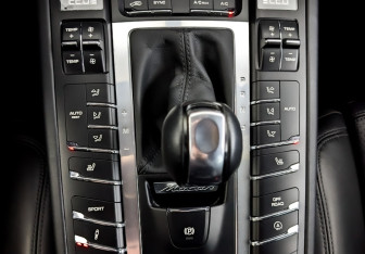 Подержанный автомобиль Porsche Macan 2015 года (28 фото)