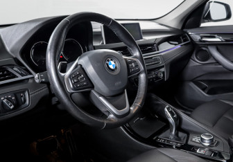 Подержанный автомобиль BMW X1 2021 года (14 фото)