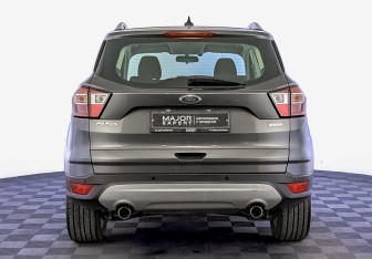 Подержанный автомобиль Ford Kuga 2018 года (6 фото)
