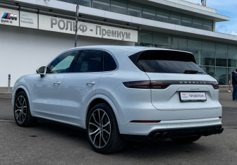Подержанный автомобиль Porsche Cayenne 2020 года (7 фото)