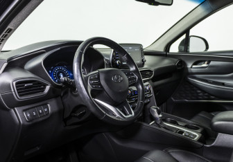 Подержанный автомобиль Hyundai Santa Fe 2019 года (10 фото)