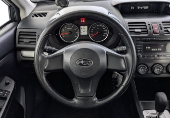 Подержанный автомобиль Subaru XV 2013 года (22 фото)