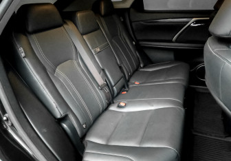 Подержанный автомобиль Lexus RX 2021 года (12 фото)