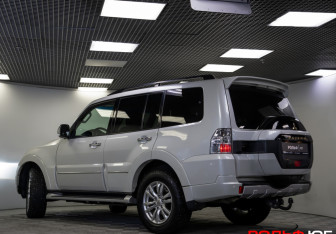 Подержанный автомобиль Mitsubishi Pajero 2019 года (26 фото)