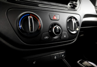 Подержанный автомобиль Hyundai Solaris Sedan 2021 года (25 фото)