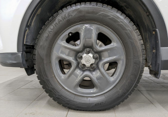 Подержанный автомобиль Toyota RAV4 2017 года (17 фото)