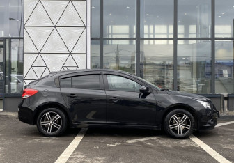 Подержанный автомобиль Chevrolet Cruze Hatchback 2012 года (4 фото)