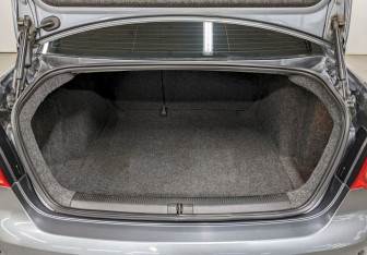 Подержанный автомобиль Volkswagen Jetta Sedan 2010 года (10 фото)