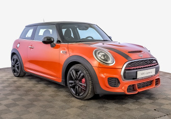 Подержанный автомобиль MINI Hatch 2019 года (3 фото)