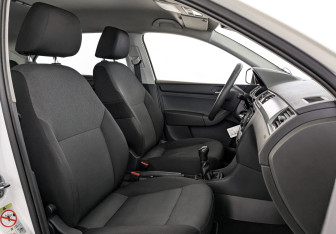 Подержанный автомобиль Skoda Rapid Liftback 2017 года (24 фото)