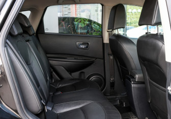 Подержанный автомобиль Nissan Qashqai 2008 года (12 фото)
