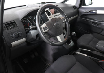 Подержанный автомобиль Opel Zafira Compactvan 2008 года (9 фото)