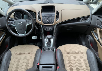 Подержанный автомобиль Opel Zafira Compactvan 2012 года (10 фото)