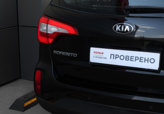 Подержанный автомобиль Kia Sorento 2014 года (23 фото)