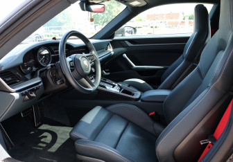 Подержанный автомобиль Porsche 911 Coupe 2021 года (16 фото)