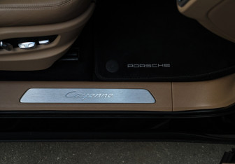 Подержанный автомобиль Porsche Cayenne 2019 года (9 фото)