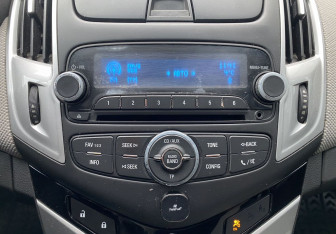 Подержанный автомобиль Chevrolet Cruze Sedan 2014 года (15 фото)