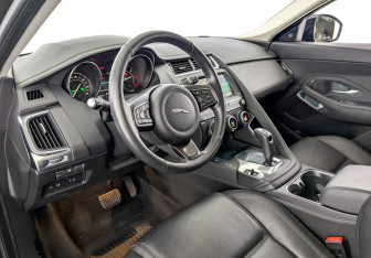 Подержанный автомобиль Jaguar E-Pace 2018 года (16 фото)