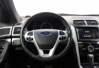 Подержанный автомобиль Ford Explorer 2014 года (15 фото)
