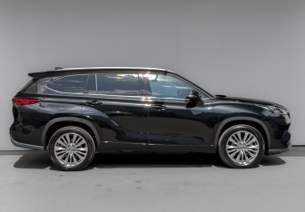Подержанный автомобиль Toyota Highlander 2025 года (4 фото)