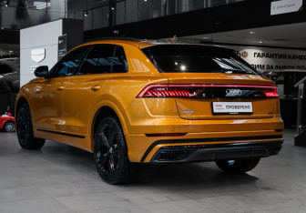 Подержанный автомобиль Audi Q8 2019 года (6 фото)