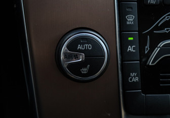 Подержанный автомобиль Volvo V40 Cross Country 2019 года (16 фото)