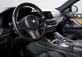 Подержанный автомобиль BMW X6 2021 года (14 фото)