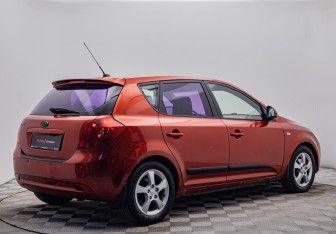 Подержанный автомобиль Kia Ceed Hatchback 2008 года (5 фото)
