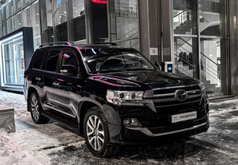 Подержанный автомобиль Toyota Land Cruiser Suv 2019 года (43 фото)