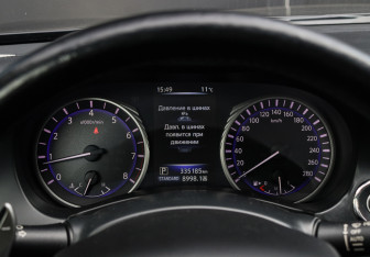 Подержанный автомобиль Infiniti Q50 2014 года (31 фото)