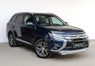 Подержанный автомобиль Mitsubishi Outlander 2016 года (3 фото)