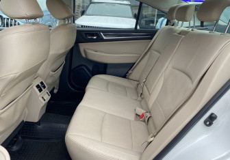 Подержанный автомобиль Subaru Legacy Sedan 2019 года (20 фото)