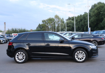 Подержанный автомобиль Audi A3 Hatchback 2015 года (4 фото)