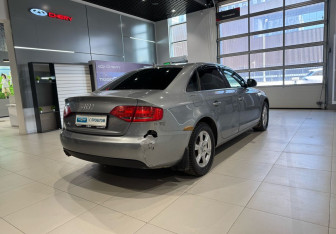 Подержанный автомобиль Audi A4 Sedan 2009 года (4 фото)